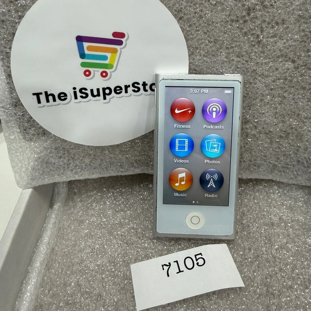 Apple iPod 7th Gen 16GB Silver / Very Good Condition